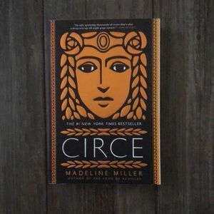 Paperback Circe by Madeline Miller